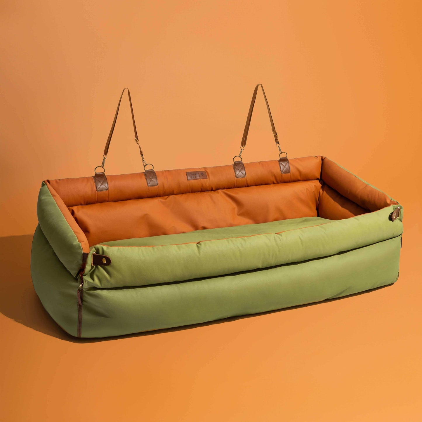 Letto Rialzato Deluxe Per Cani In Finta Pelle – Urban Voyager