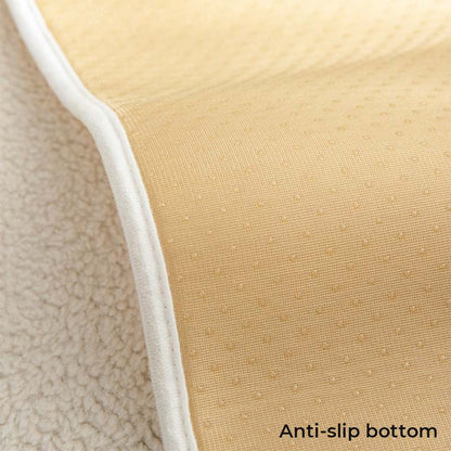 Copertura protettiva per divano impermeabile in morbido pile di finta sherpa antiscivolo.
